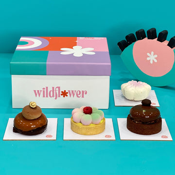 Box of 4 petit gateaux Hamper